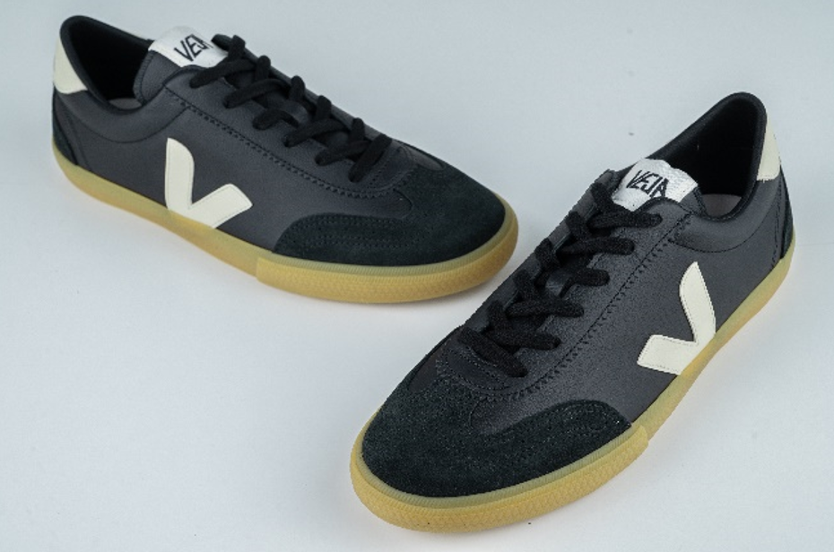 VEJA- VOLLEY LEATHER BLACK PIERRE [平行進口]