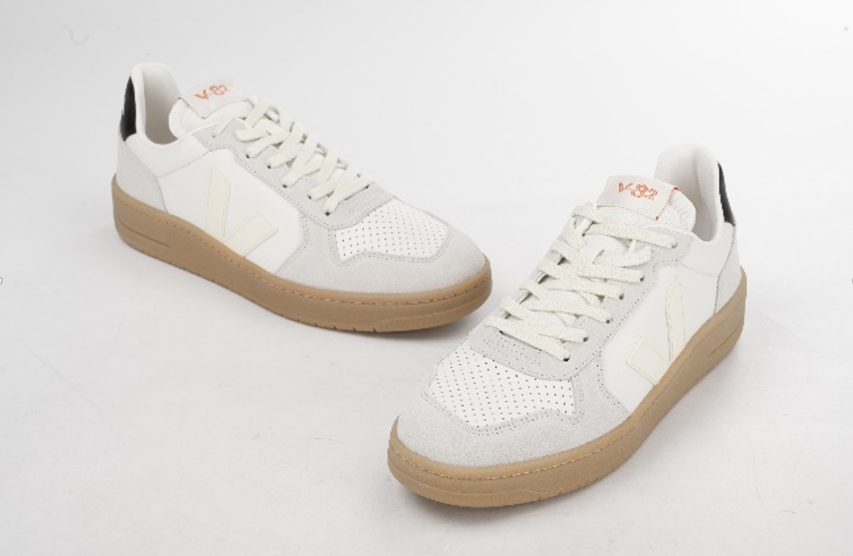 VEJA- V-82 LEATHER PURE CALCAIRE BLACK [平行進口]