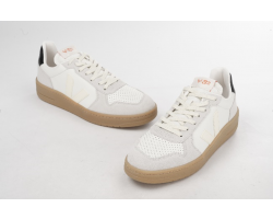 VEJA- V-82 LEATHER PURE CALCAIRE BLACK [平行進口]