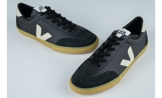 VEJA- VOLLEY LEATHER BLACK PIERRE [平行進口]
