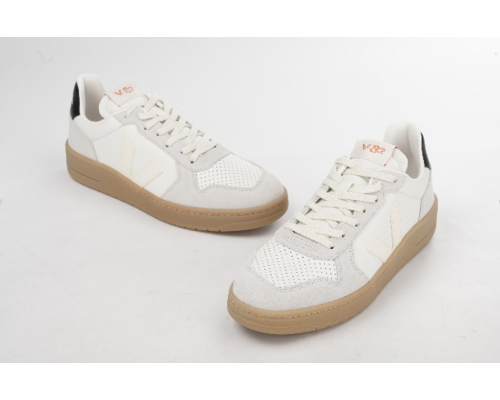 VEJA- V-82 LEATHER PURE CALCAIRE BLACK [平行進口]