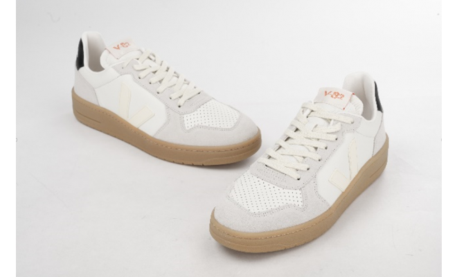VEJA- V-82 LEATHER PURE CALCAIRE BLACK [平行進口]