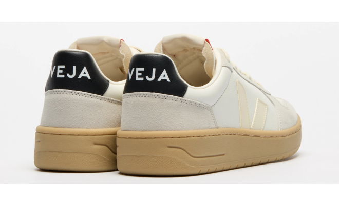 VEJA- V-82 LEATHER PURE CALCAIRE BLACK [平行進口]